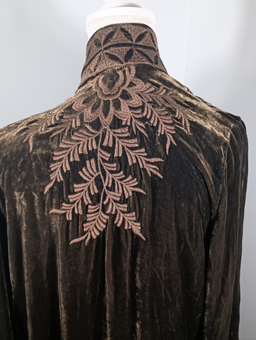 Johnny Was Nyomi Velvet Kimono Embroidered Floral Boho Cottagecore Silk Size M - Picture 5 of 8
